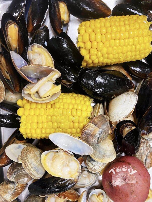Clams & Black Mussel